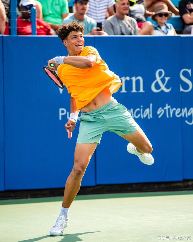 国和哈萨克 国和哈萨克